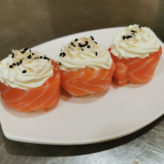 32. Gunkan Philadelphia