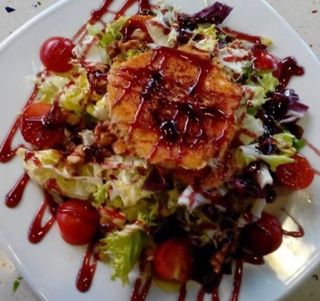 Ensalada de rulo de queso de Cabra
