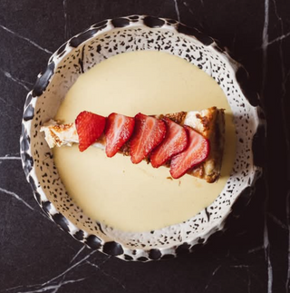 Tarta de queso con salsa de vainilla