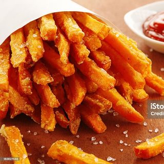 Patatine fritte dolci con formaggio 