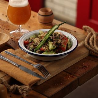 კიტრი პომიდვრის სალათი ნიგვზით