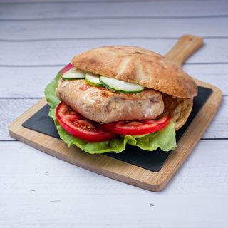 Punjena bela vešalica