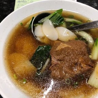 Sopa De Pasta De Arroz Con Costilla