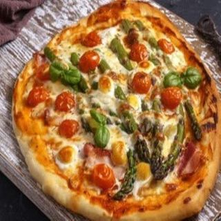 Pizza Pollo Con Crema De Espárragos (Mediana Redonda De 30 Cm.)