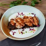 Куриная грудка с лапшой Соба 