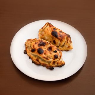 Empanada de jamón y queso mozzarella