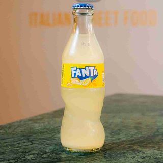 Fanta Limón lata.
