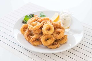 Calamares Fritos (6u) com Salada