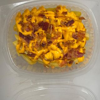 Patatine fritte con Cheddar e bacon