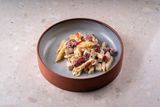 Пенне с колбасками и цыпленком 