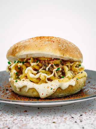 Bocata Con Crujiente De Chipirón Y Mayonesa De Lima