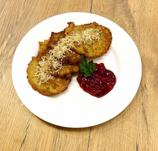 Placki ziemniaczane z serem wędzonym i żurawiną 2 szt.