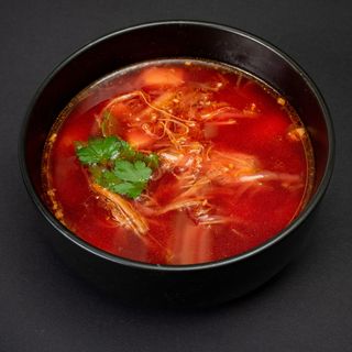 Борщ український з яловичиною (350/30г)