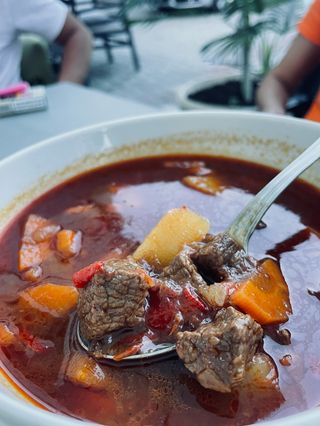 Ciorbă Gulaș de Viţel