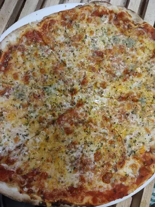Pizza 4 Quesos