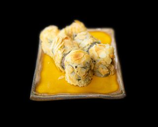 Tempura roll hosomaki łosoś w migdałach 6szt