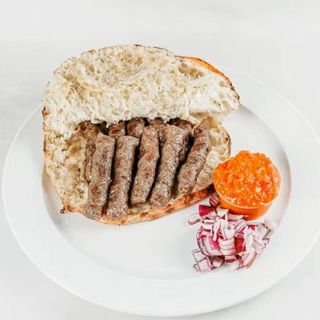 Mala porcija (5 Ćevapa u pola somuna)