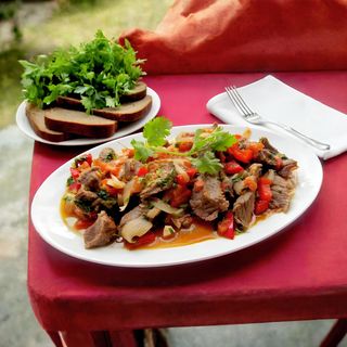 Говядина жаренная с овощами (300 гр.)