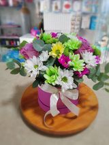 Boks sa ružama i hrizantemama