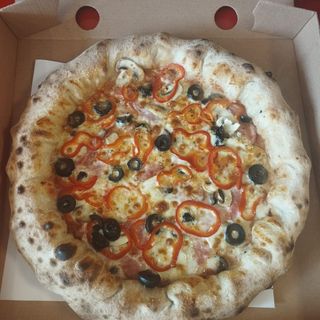 Pizza Quattro Stagioni 1+1 gratis la alegere