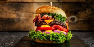 Súper Hamburguesa con patatas 