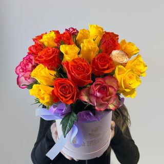 25 Голландских роз микс в шляпной коробке S