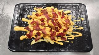 Cheese e bacon fries
