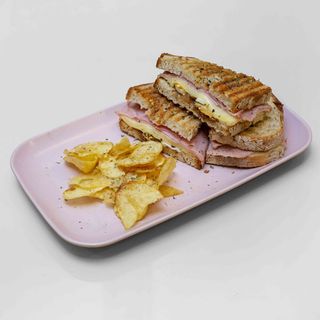 Tosta Briosa com batata chips