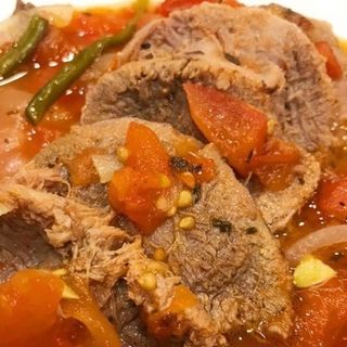 Lengua en salsa