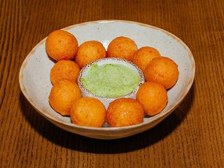 Сирні кульки з соусом Тартар (200г)