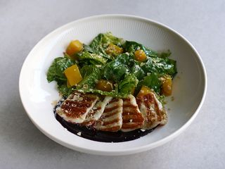 Салат з халумі та ягідним соусом (250г)