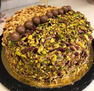 gateau chocolat  entouré fruits secs 25cm