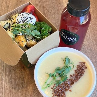 Боул з куркою+крем-суп+лимонад