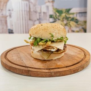 Пилешки Бургер с яйца и кашкавал