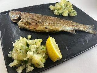 Пъстърва на плоча или пържена