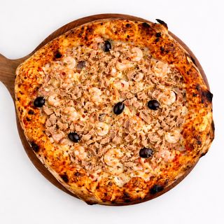 Pizza s tunom i kozicama