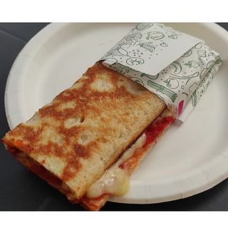 Peperoni cipolle salsiccia secca dolce