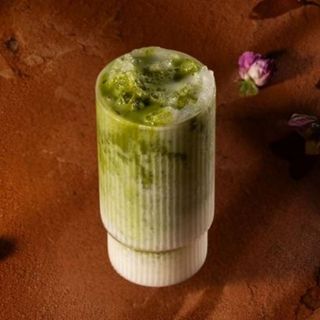 Różana Iced Matcha Latte