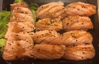 16. Nigiri de Salmão Braseado