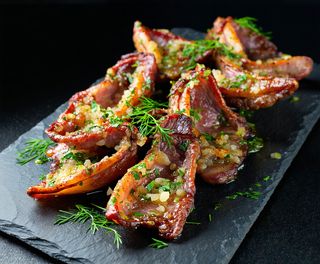 Свински уши с чесън и копър 220г.