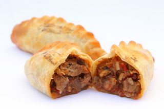 Empanada gourmet de carne cortada a cuchillo