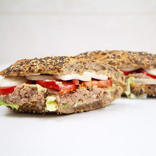 Bocadillo De Vegetal Con Atún