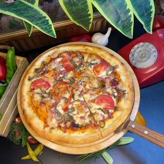 Пицца мясо с грибами