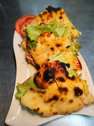 Pizza sendvič sa pršutom