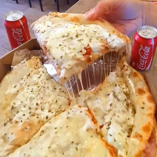 Pizza sendvič 700gr + 2xCoca-cola