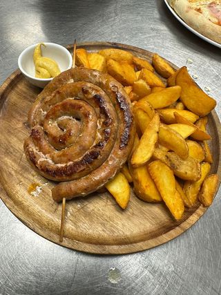 Domaća roštiljska kobasica sa dolar čipsom 300g