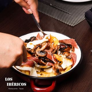 Huevos Rotos com Cogumelos e Presunto
