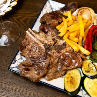 Chuleta de carne a la brasa