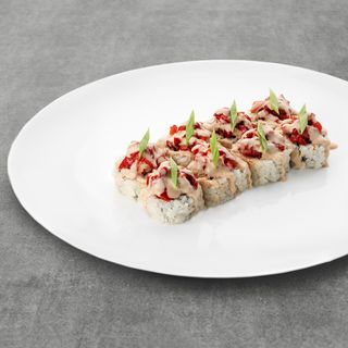 როლი შემწვარი წიწაკით და სეზამის სოუსით