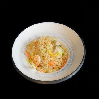 127.  Spaghetti di riso con frutti di mare